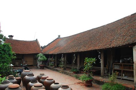   Wooden Architecture in Vietnam: A Journey Through Time and Timber, _a captivating exploration of Vietnam's architectural heritage with evocative illustrations_